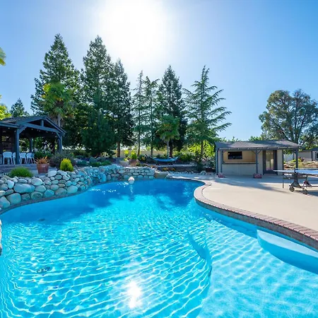 Villa Casteel - 4,500 Sq-Ft Retreat With A Pool And Hot Tub In The Middle Of Wine Country!